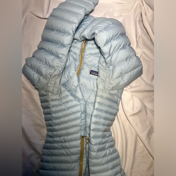 Patagonia women’s Down Puffer Jacket | XS - Picture 7 of 11